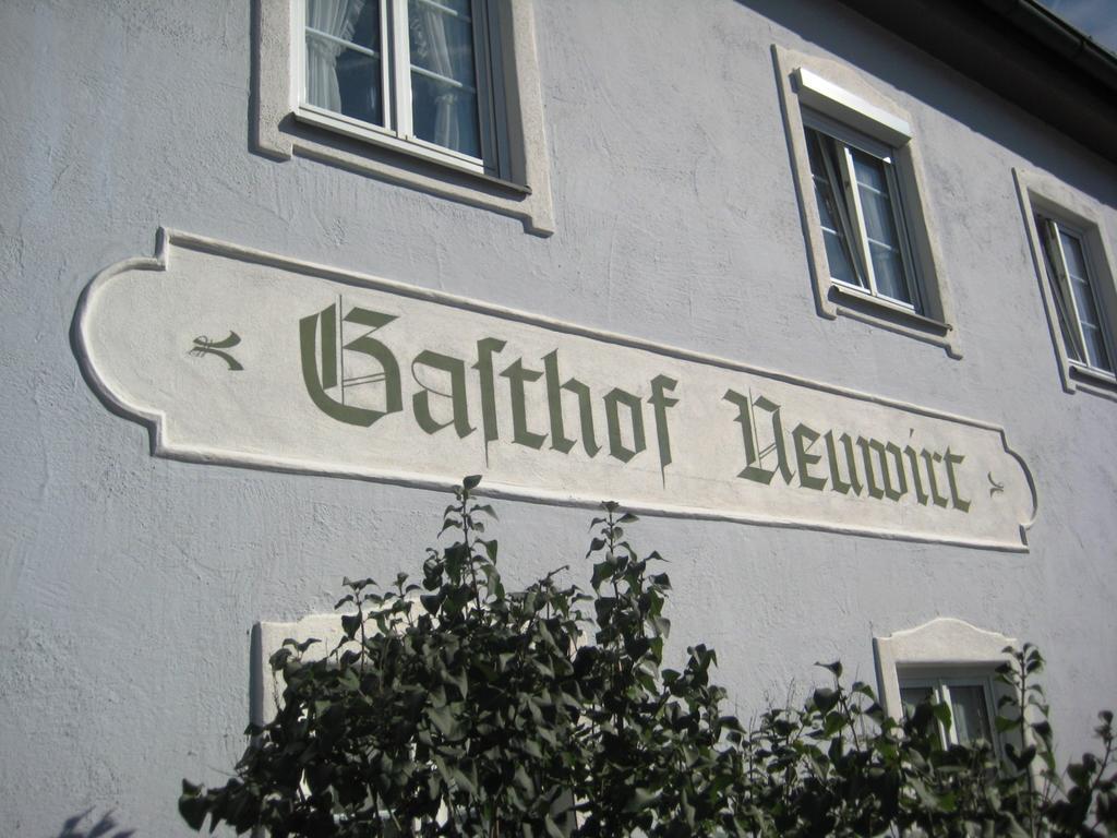 Hotel Neuwirt Hallbergmoos Exteriör bild